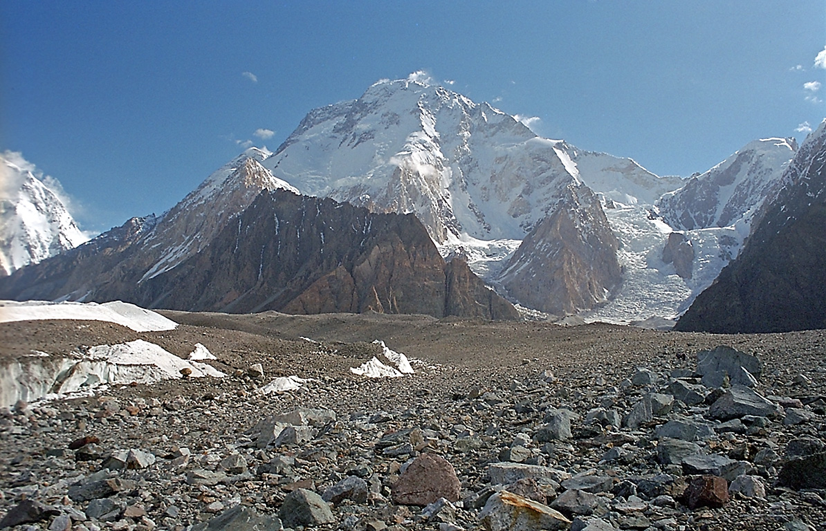 Broad Peak (seen from Concordia place)