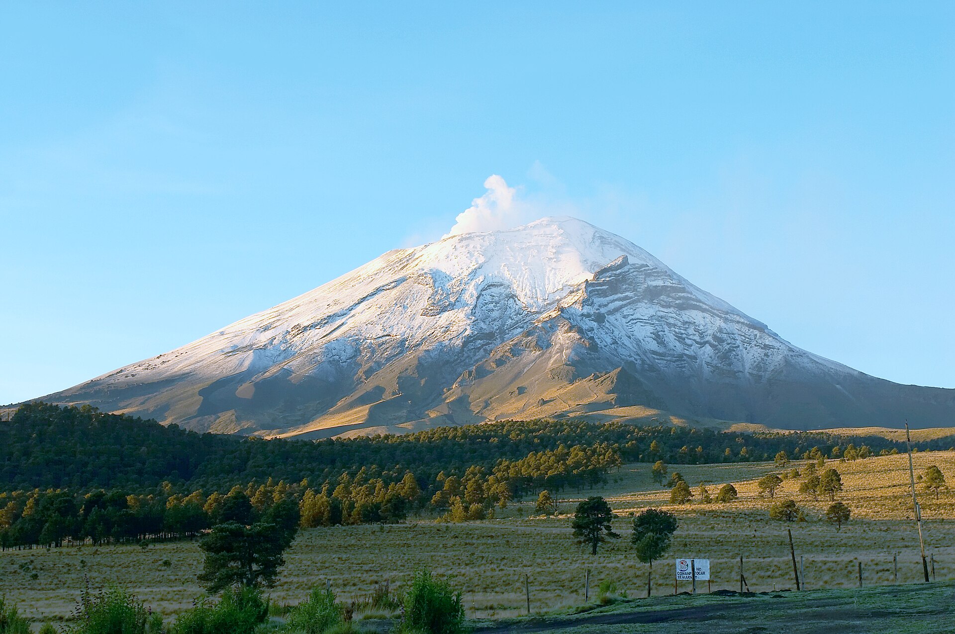 Volcano Popocatépetl, north side, view from Paso de Cortez