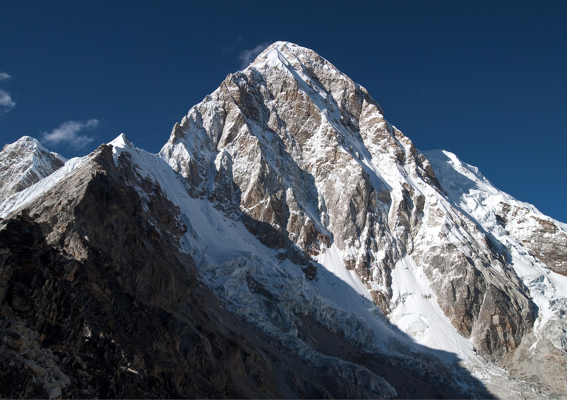 Pumori Peak, "Everest's Daughter", Everest Zone, Mahalangur Himal, Nepal, Himalayas.