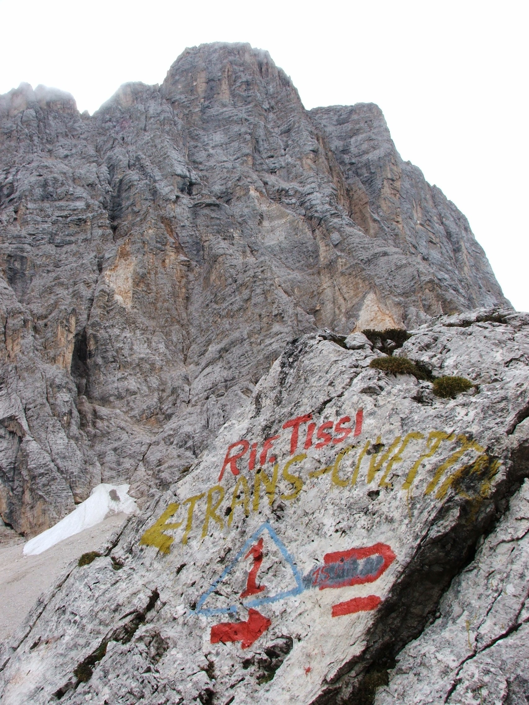 Alta Via 1 trail marker in the Dolomites