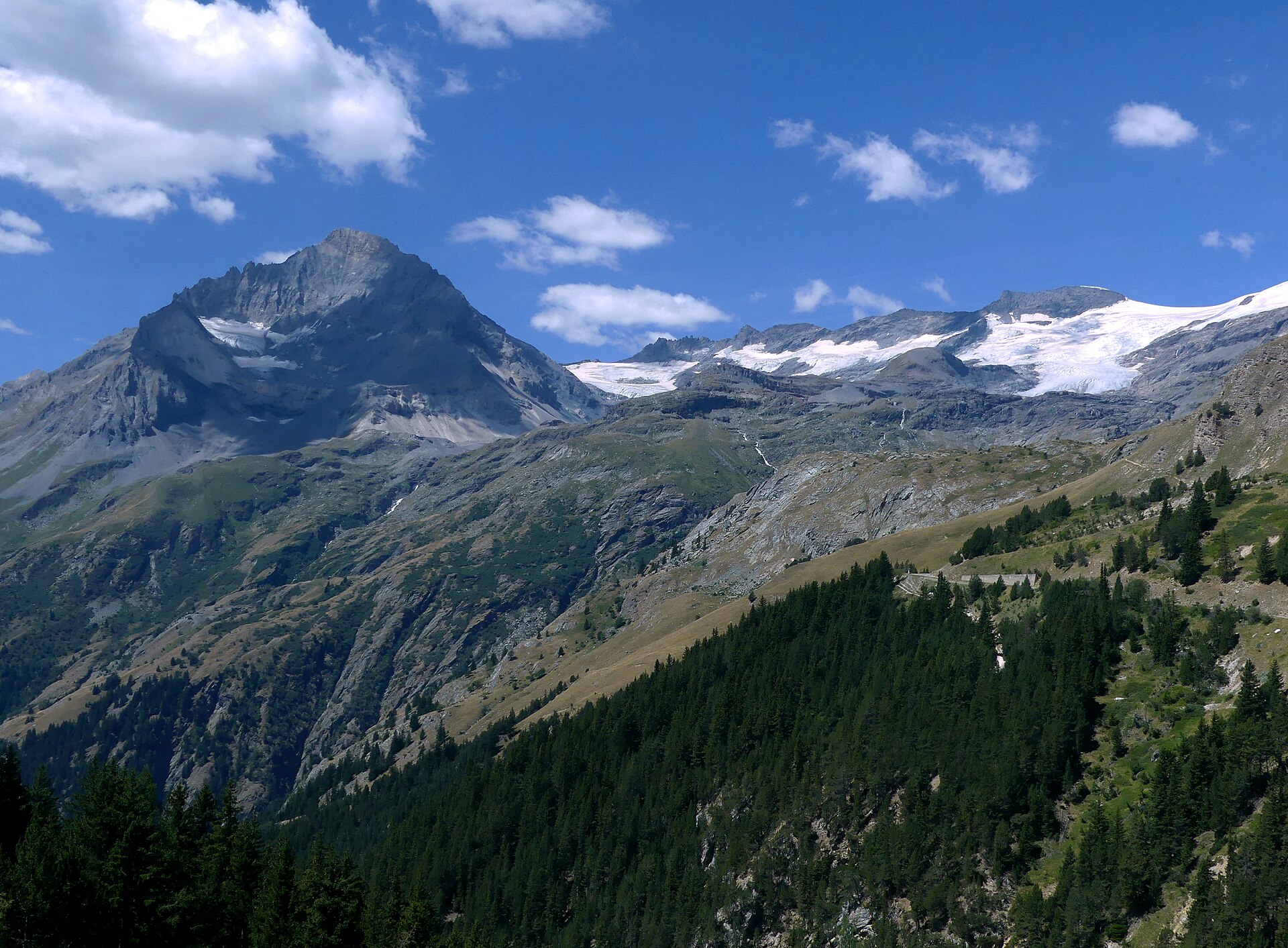 Glaciers and high trails in the Vanoise